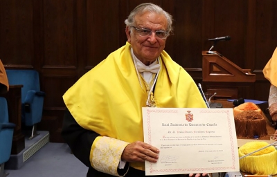 Entrega de la Medalla al Mérito Doctoral, en su clase de oro, de la RADE al Dr. D. Jesús Álvarez Fernández-Represa